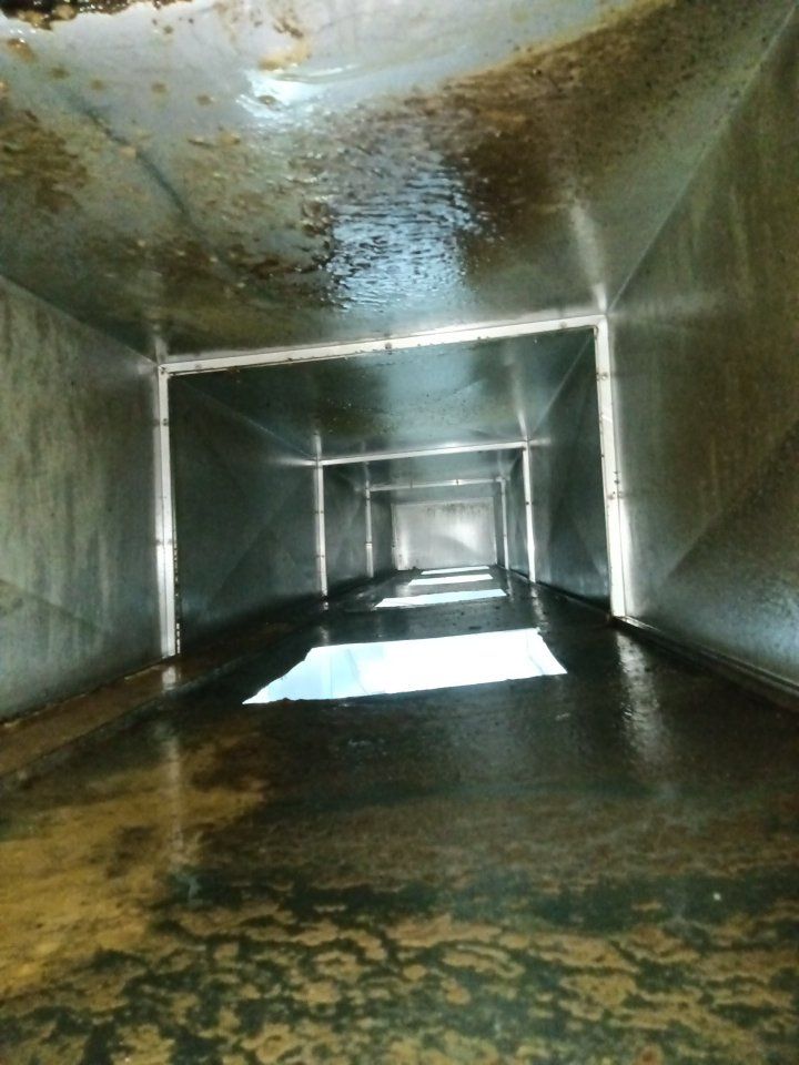 郑州郑东新区附近哪里有专业的油烟机清洗公司 - 清洗前 - 郑州天得一国家一级资质团队作业实拍